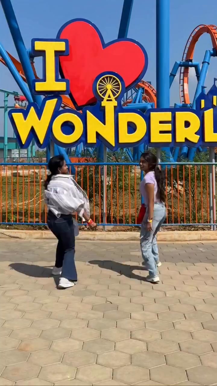 Wonderla "Wonder Women Wednesdays" video ad: friends at the park entrance under the Wonderla sign