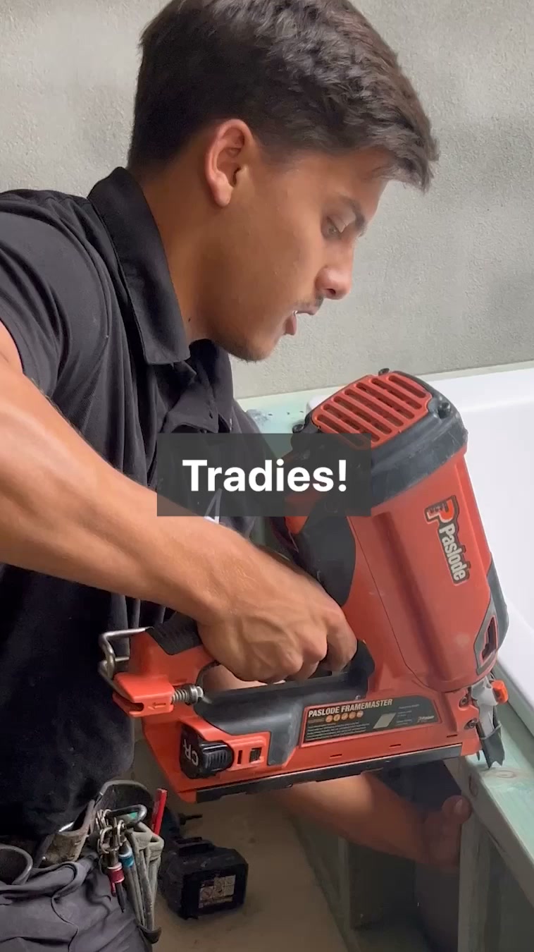 Valiant Business Loans lead ad opening on the single word "Tradies!"